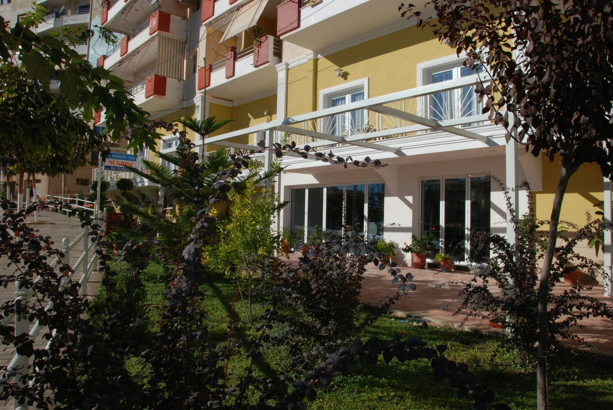 Sunrise Luxury Apartments Sarande Exterior photo